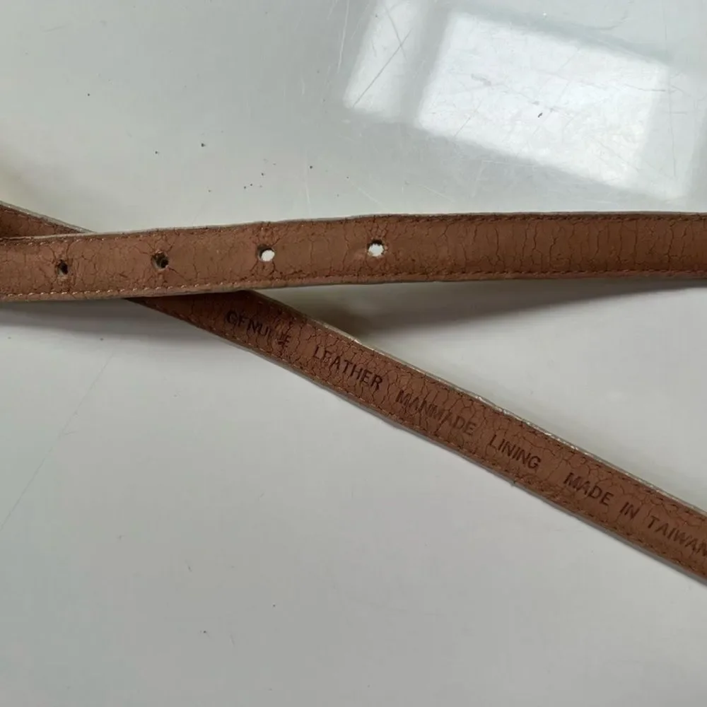 Sleek Vintage 80s Cement Colored Leather Belt with Matte Gold Beveled Buckle